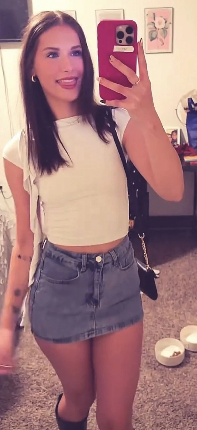 Teen thong to the side doggy main image