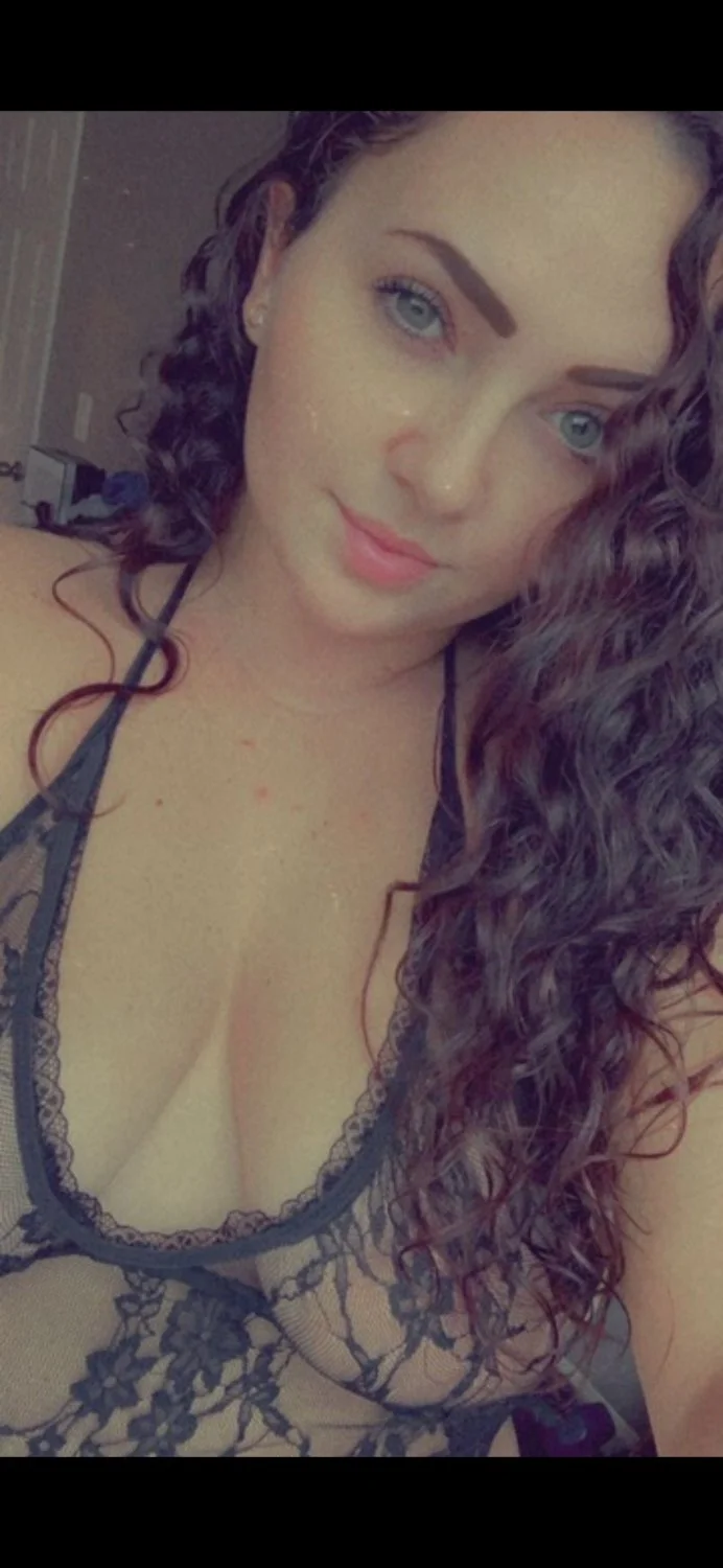 Hot mommy with long tits main image
