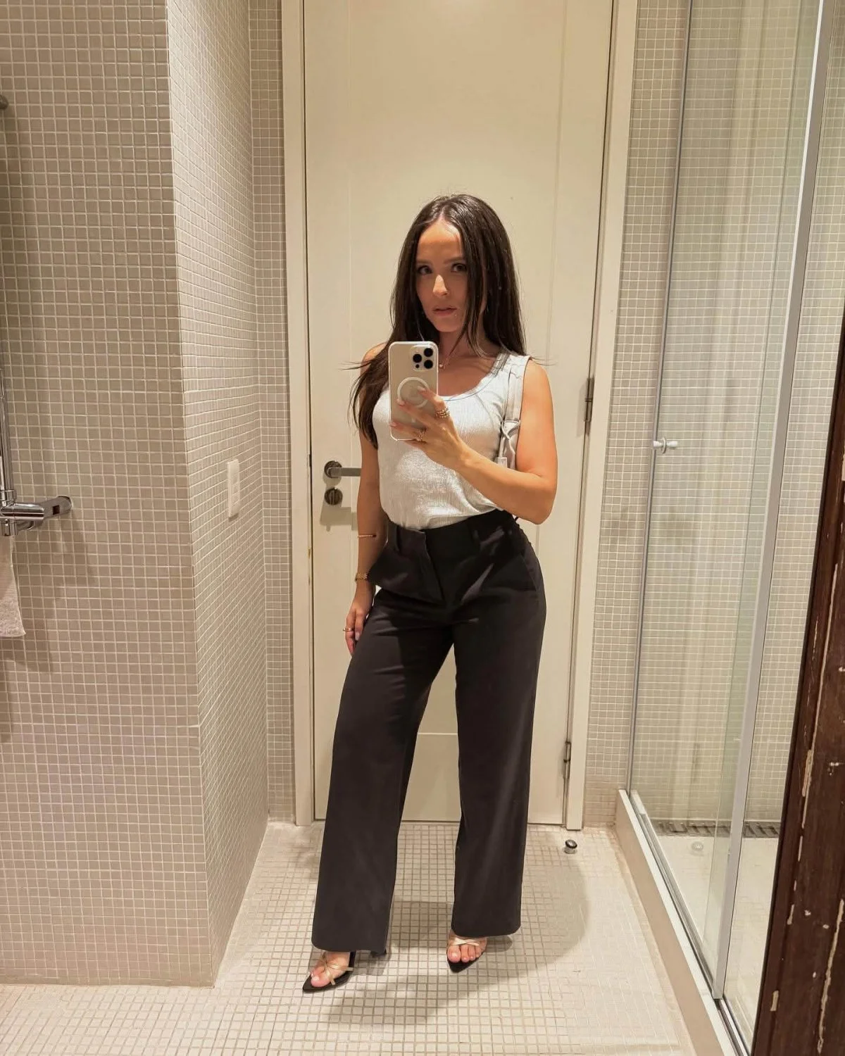 Perfeitas fotos na Larissa...Larissa Manoela famosa muito linda e deliciosa image 4