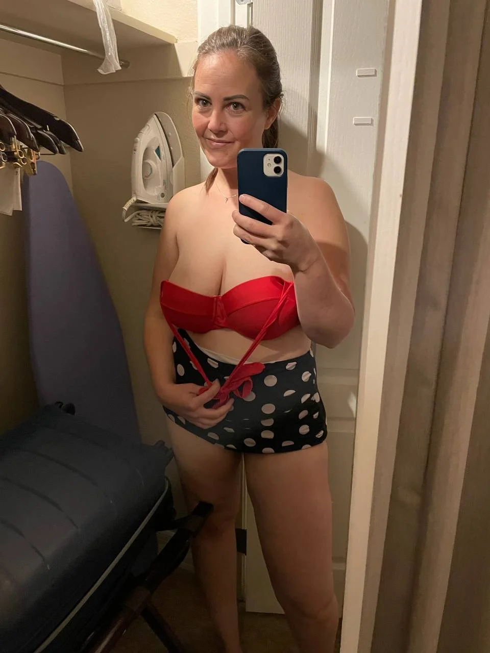 MILF Jenna leaked image 6