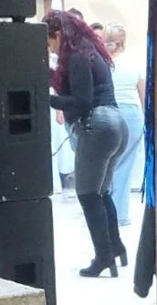 MILF culote espiado image 2