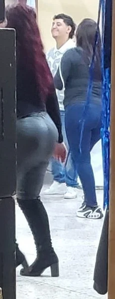MILF culote espiado image 9