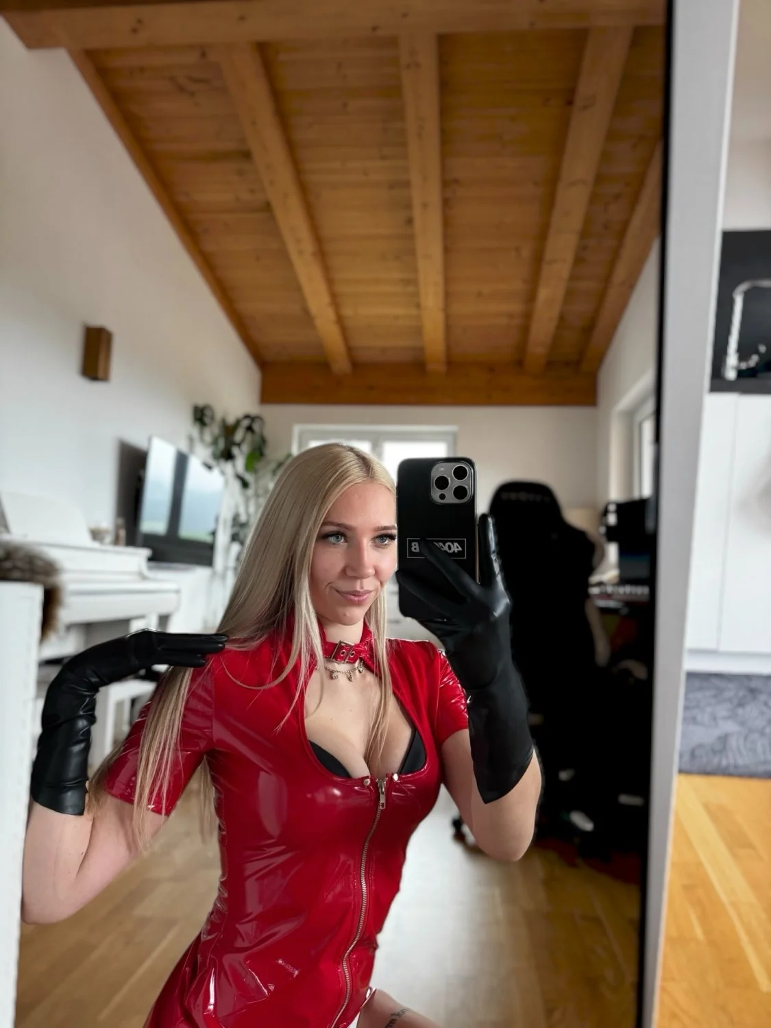 Super sexy babe in PVC image 6