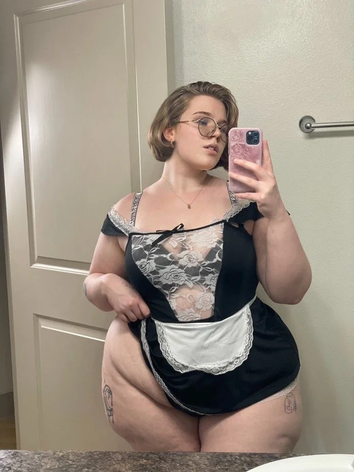 SSBBW Nerdy Queen with a Big Ass image 2