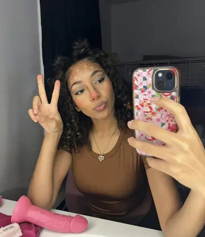 (Ai)nutty Latina with sexy body🤤💦 cover image
