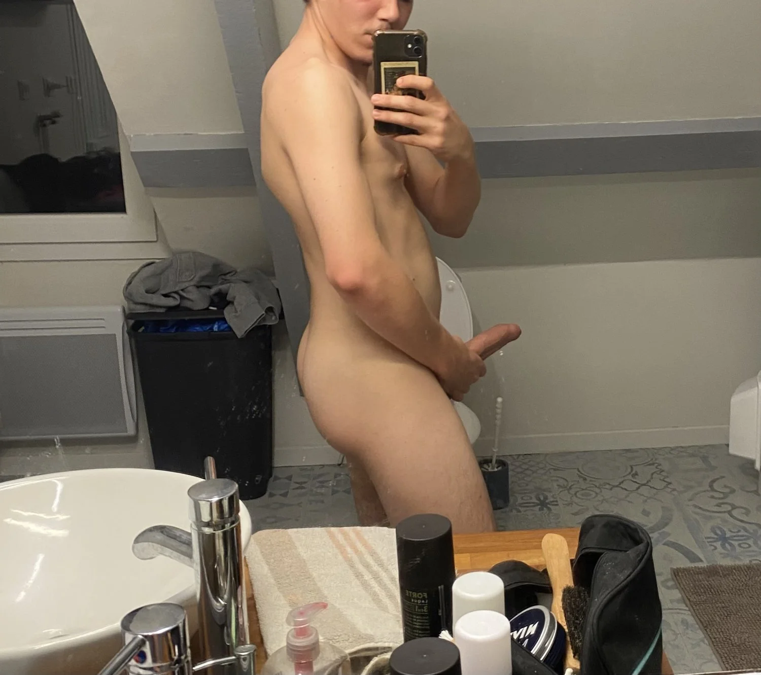 Échange de nudes pour filles intéressés sur Snapchat main image