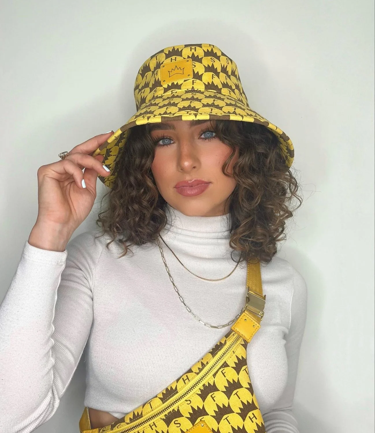 Hot girl with pretty face sucks and fucks image 2