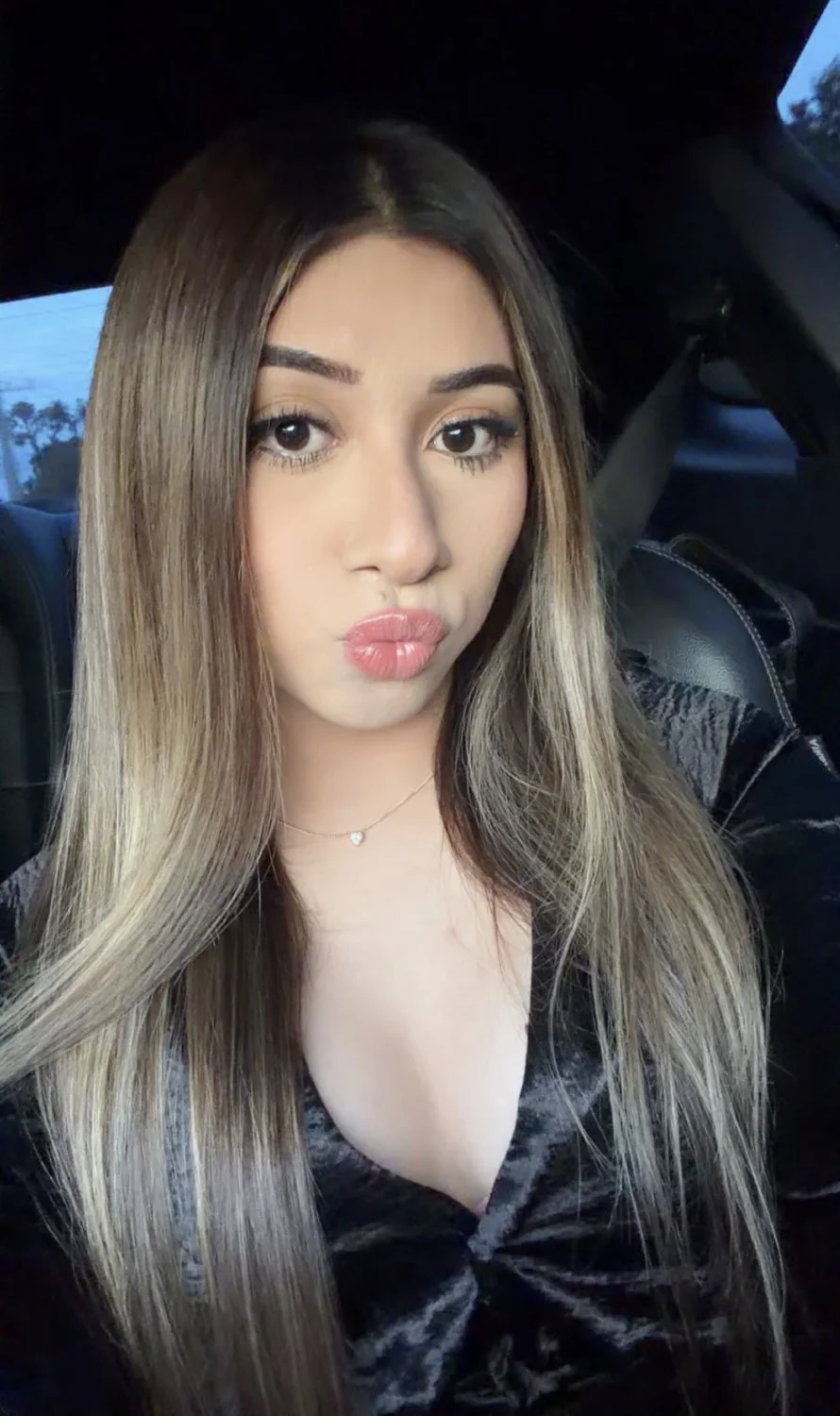 Kik: froggy_._13 or dm for more of her main image