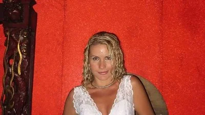 Italian swinging wife image 4