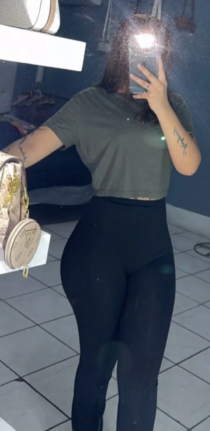 Rica puta tiene un rico culo y cuerpo sexy zorrita image 5