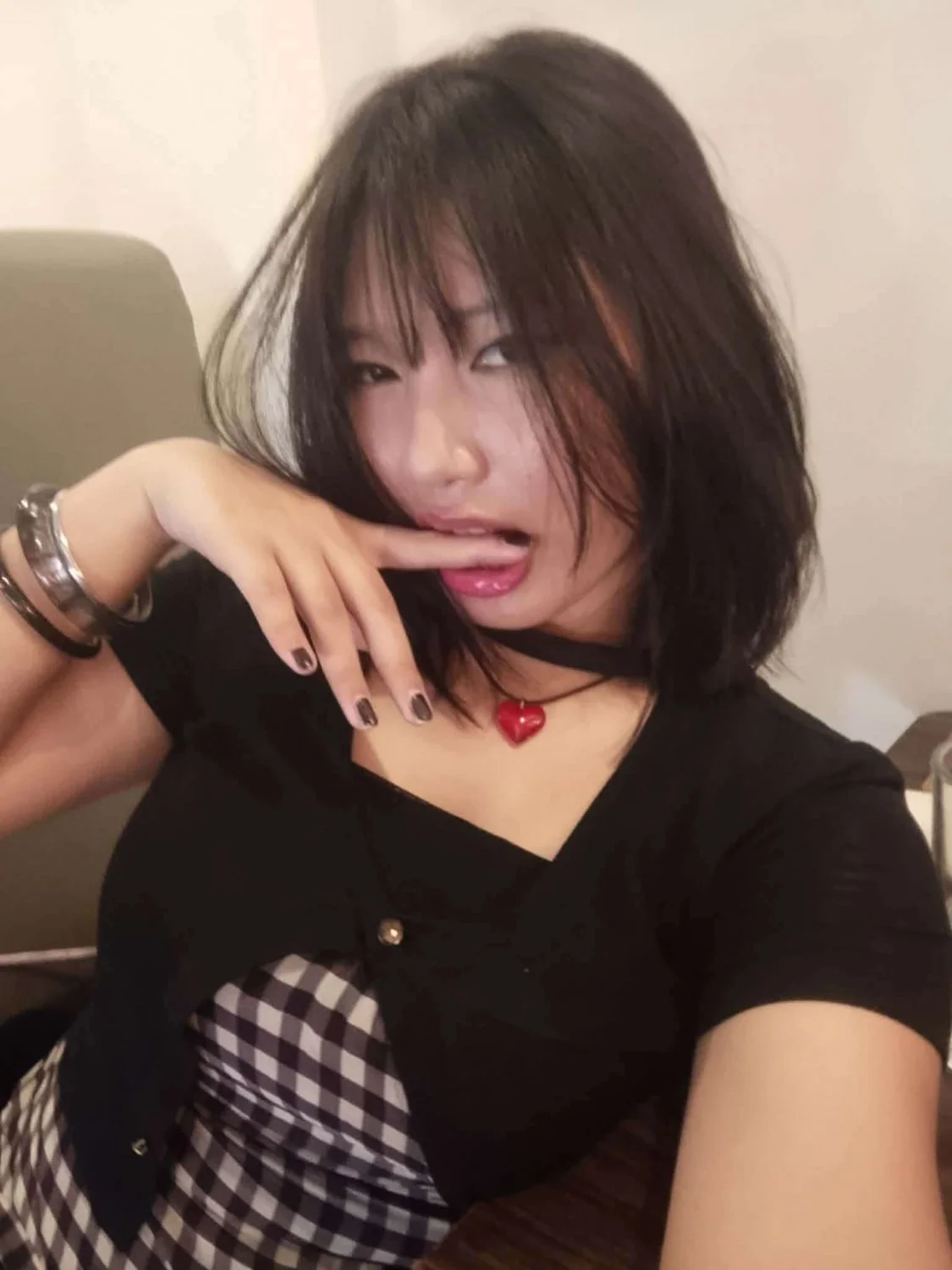 Lucy 19f Asian webslut image 3