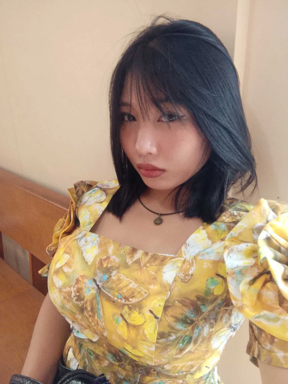 Lucy 19f Asian webslut image 5