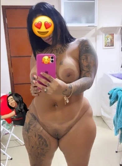 Gordinha do RJ sabe como engolir um pau enorme com esse cu grande 😈 main image