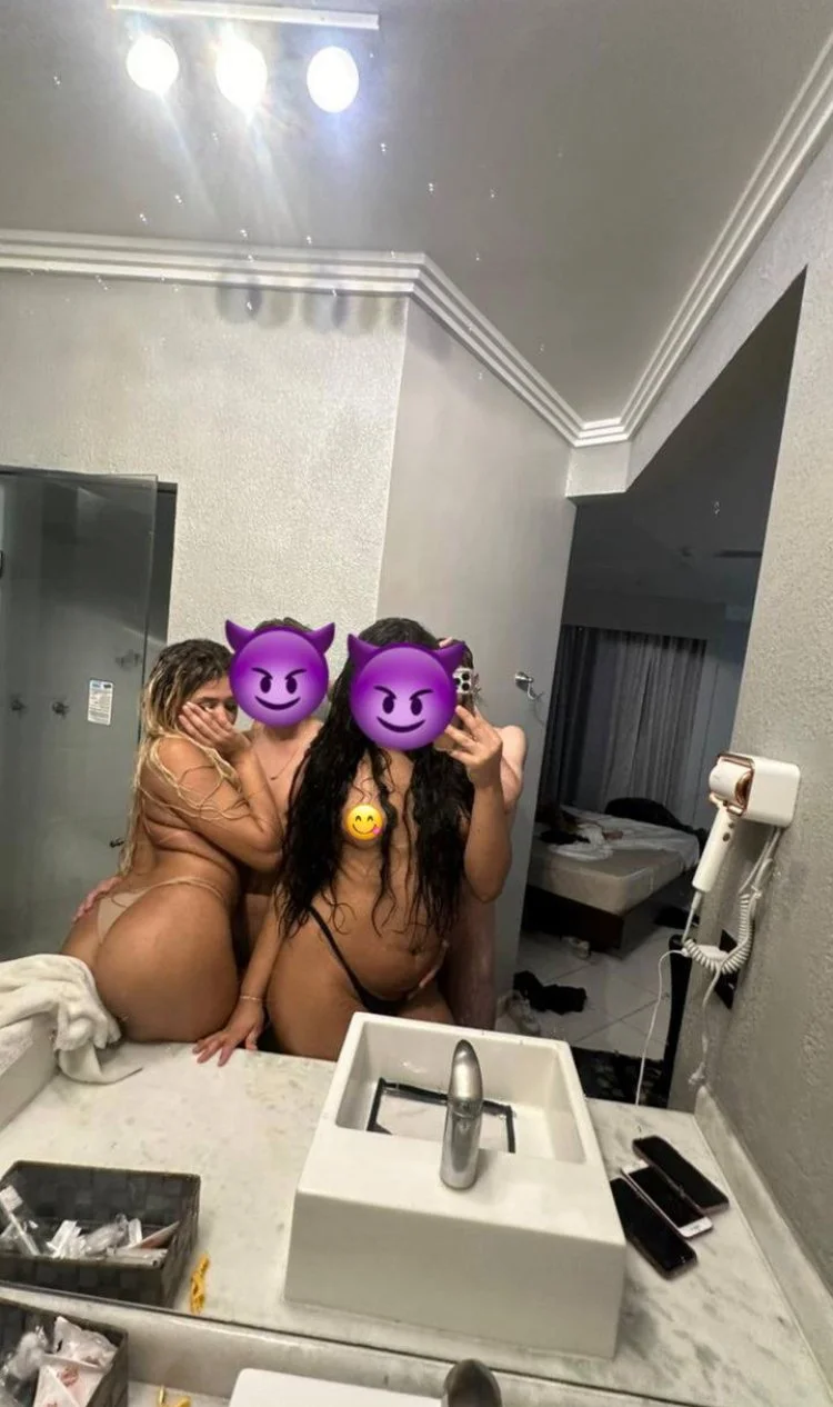 Loirinha safada com amigas image 4