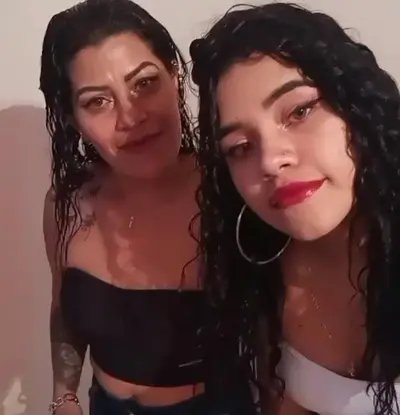 Mãe e filha na putaria cover image