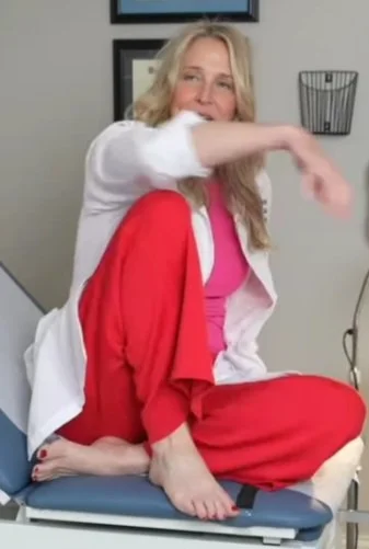 Shannon Klingmans sexy feet image 11