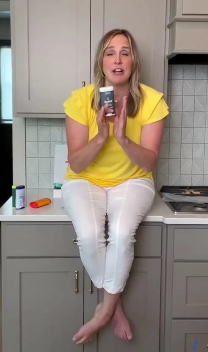 Shannon Klingmans sexy feet image 13