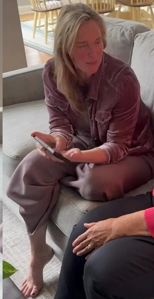 Shannon Klingmans sexy feet image 2