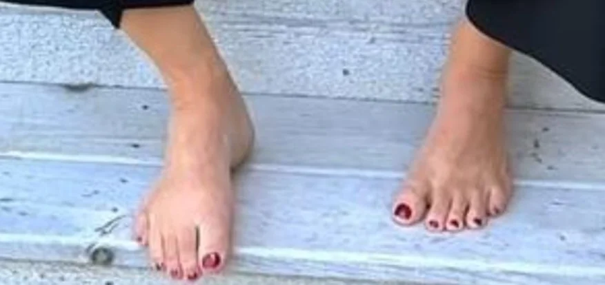 Shannon Klingmans sexy feet image 9
