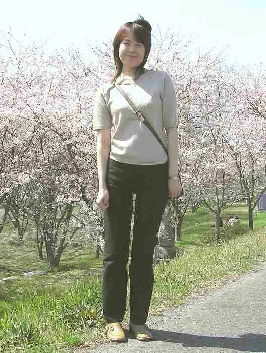 Japanese amateur milf 10 image 14