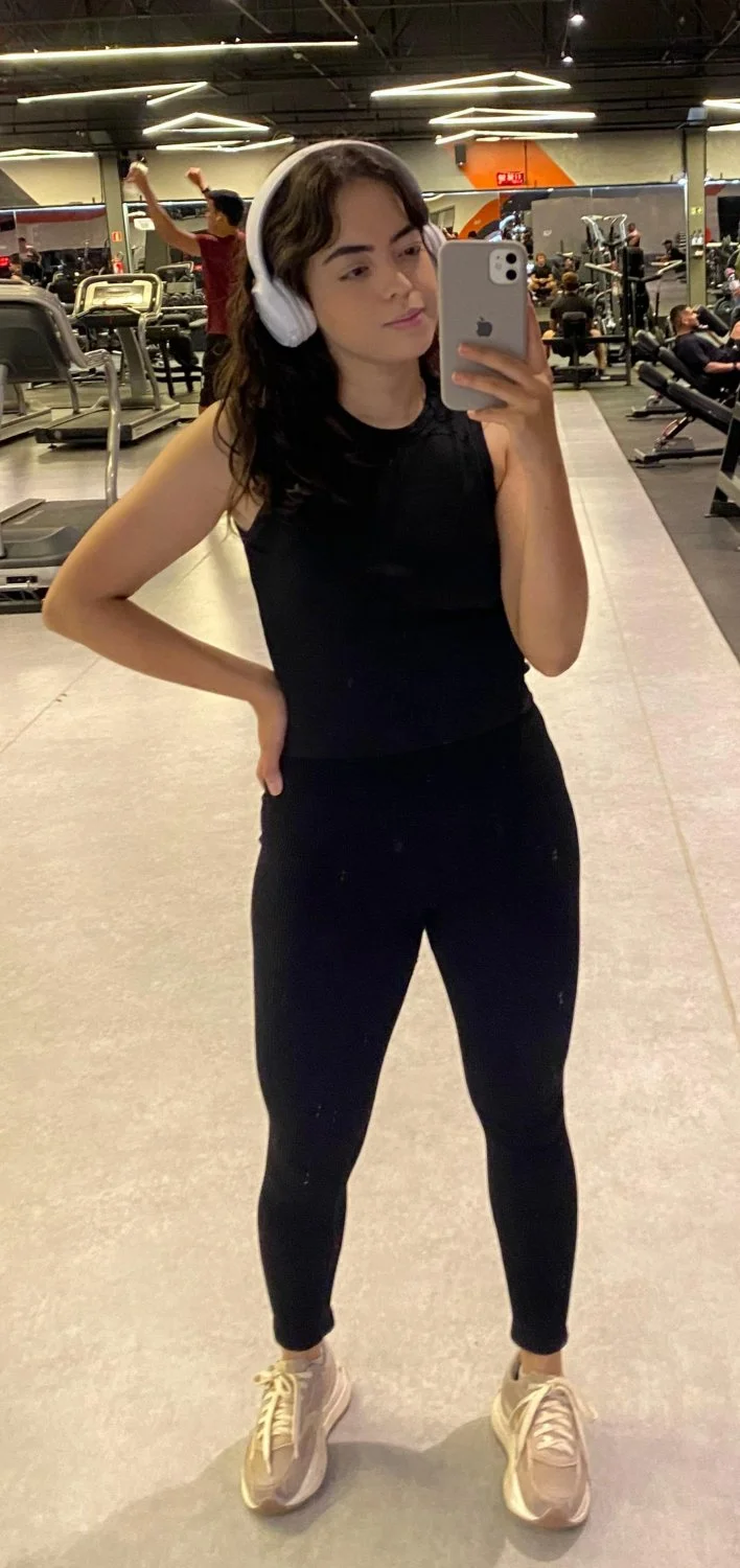 Esposa vadia do amigo corno, a puta ama mamar e tomar leitada na cara image 2