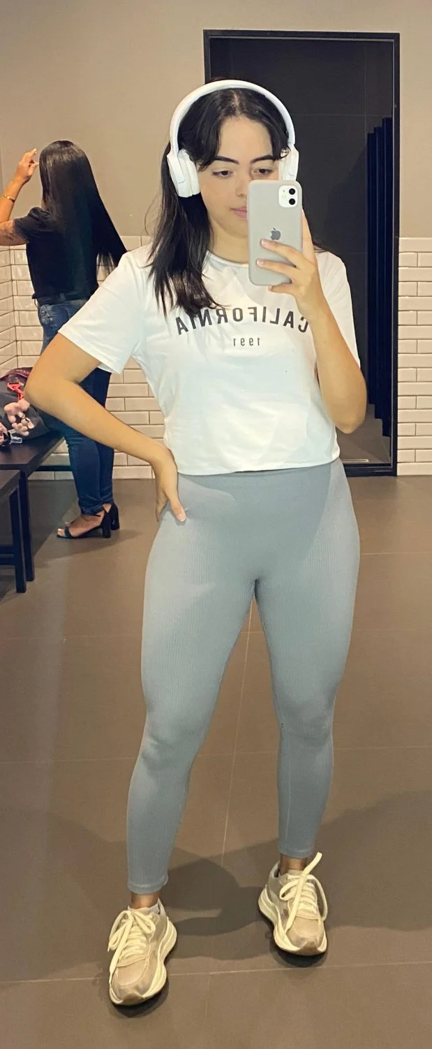 Esposa vadia do amigo corno, a puta ama mamar e tomar leitada na cara image 3
