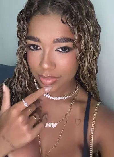 Imagine essa puta no boquete cover image