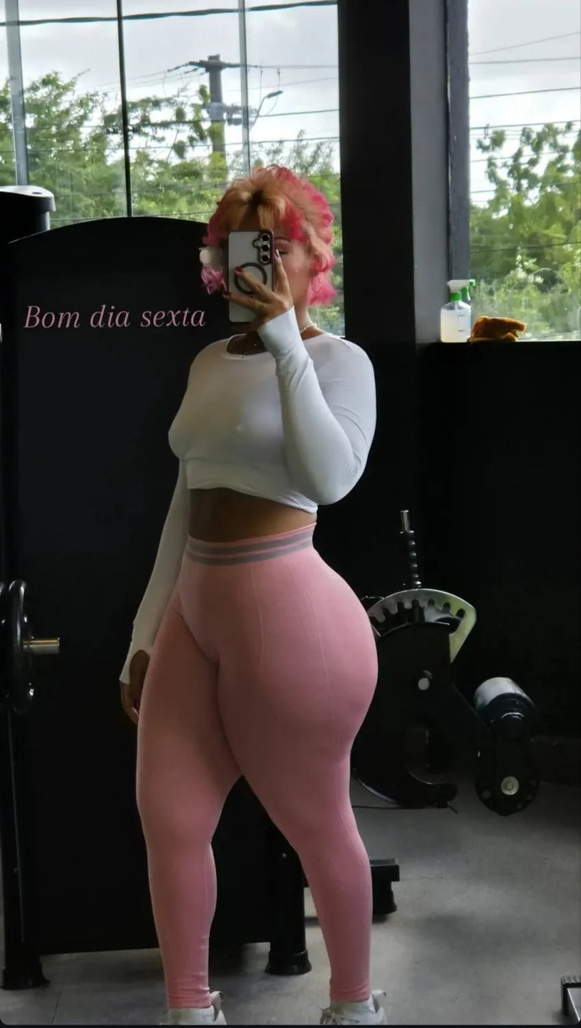 Cada vez mais puta e gostosa essa bucetuda main image