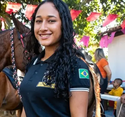 Vazou fotos de novinha gostosa mostrando sua bucetinha pro amante cover image