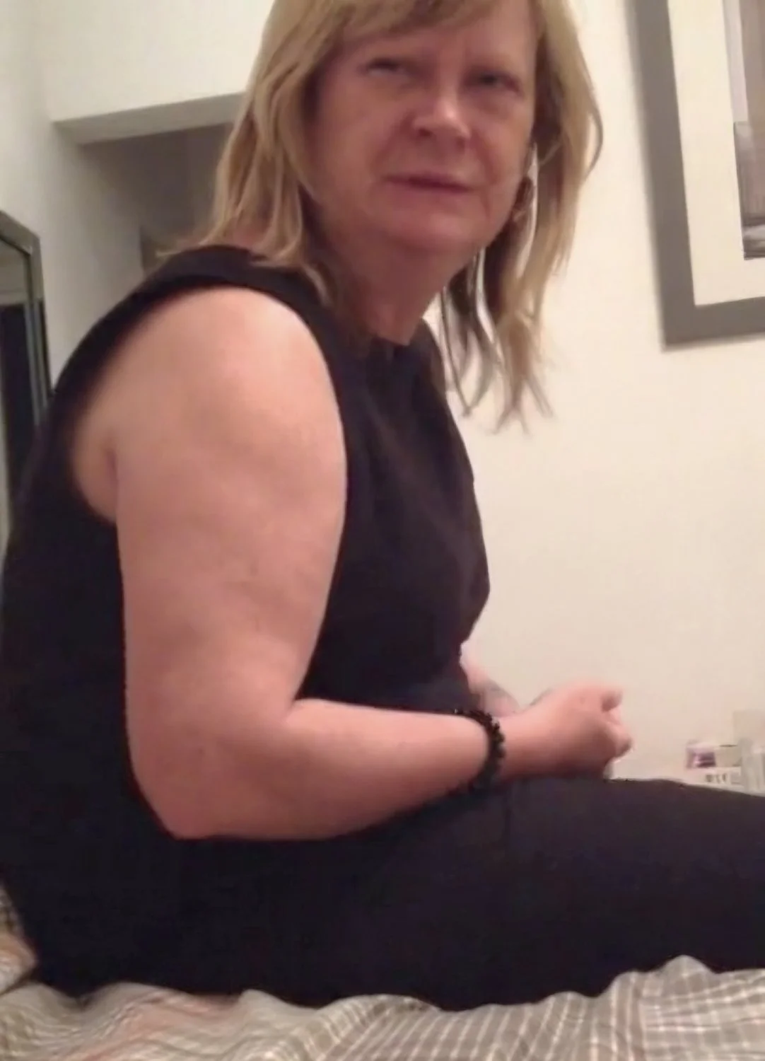 Fat Mature Wife Caught Spy Undressing main image