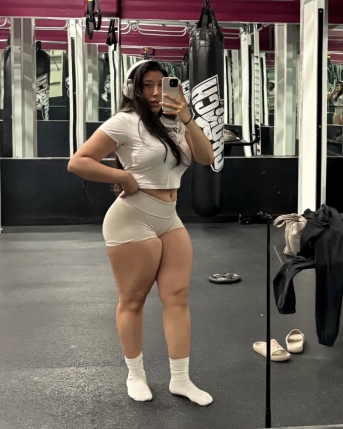 Sexy Big Titty SoCal Latina fitness baddie Leslie is a muscle mami who deserves cum image 15