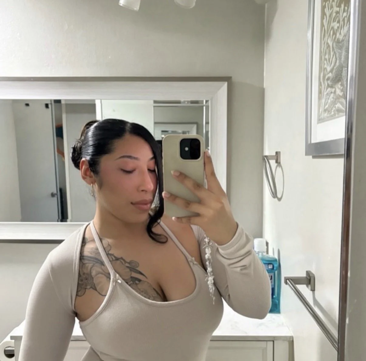 Sexy Big Titty SoCal Latina fitness baddie Leslie is a muscle mami who deserves cum image 16