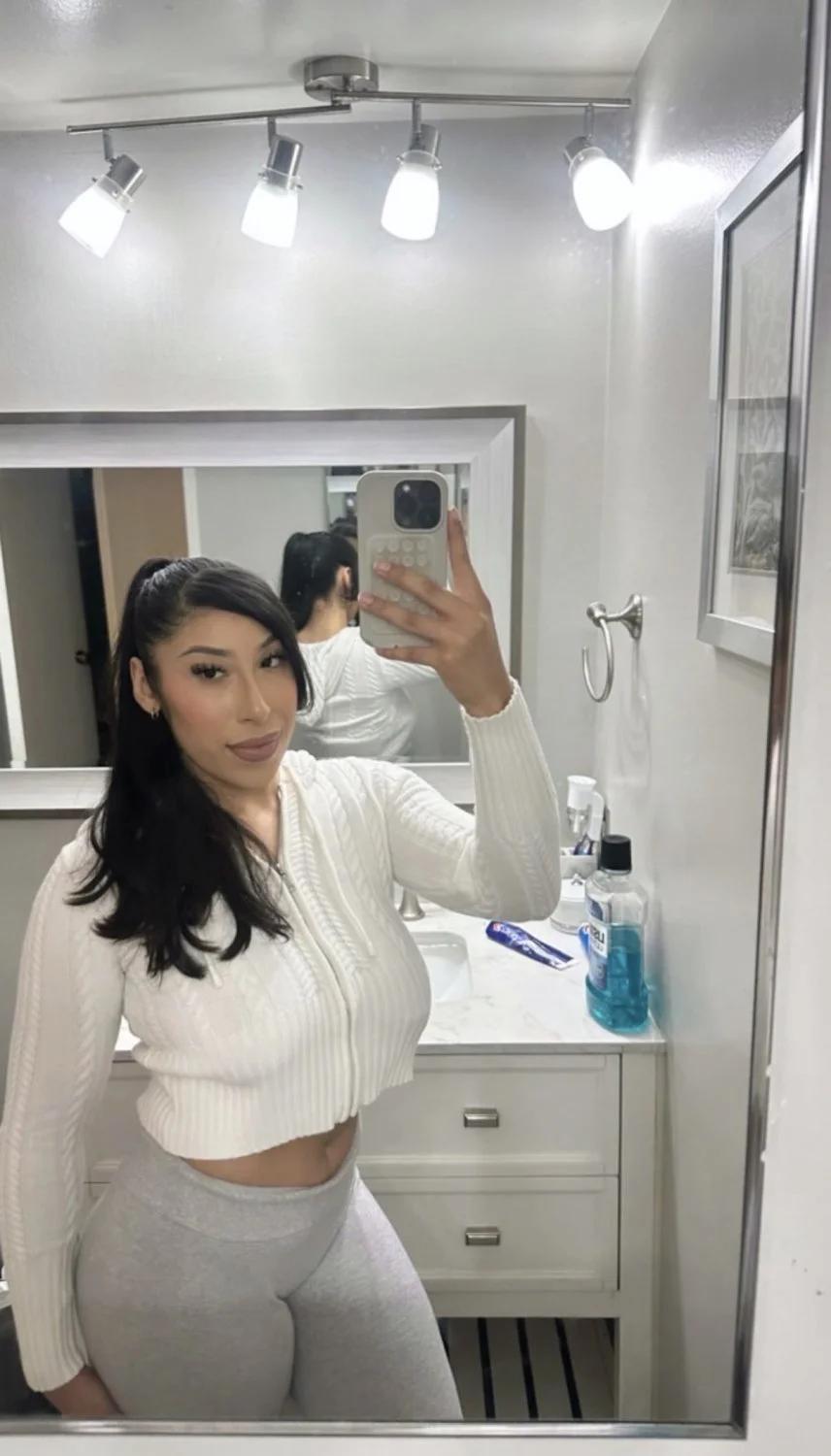 Sexy Big Titty SoCal Latina fitness baddie Leslie is a muscle mami who deserves cum image 22