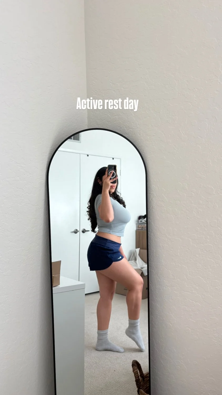 Sexy Big Titty SoCal Latina fitness baddie Leslie is a muscle mami who deserves cum image 3