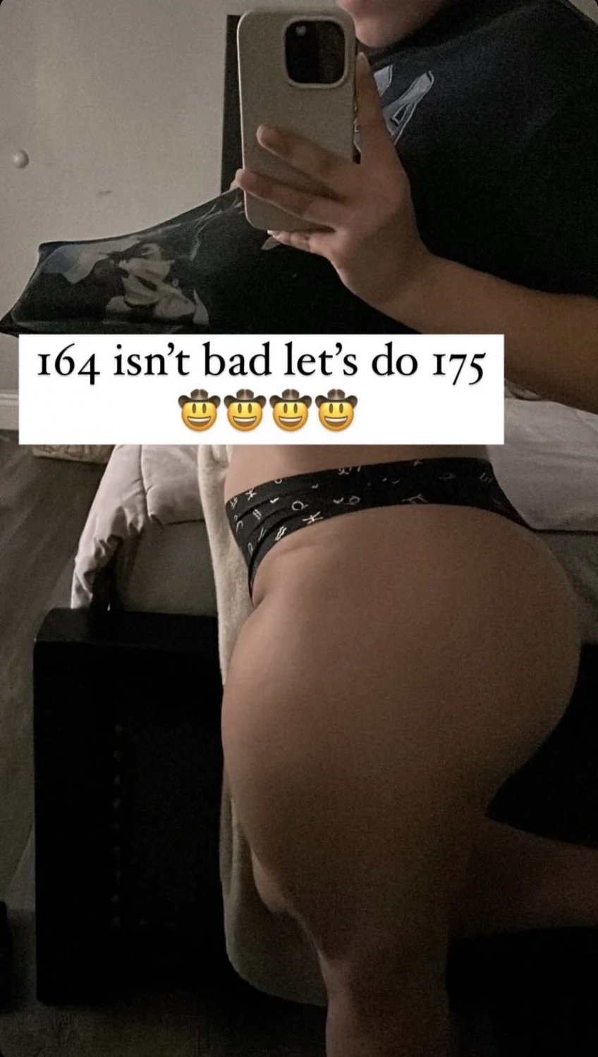 Sexy Big Titty SoCal Latina fitness baddie Leslie is a muscle mami who deserves cum image 37