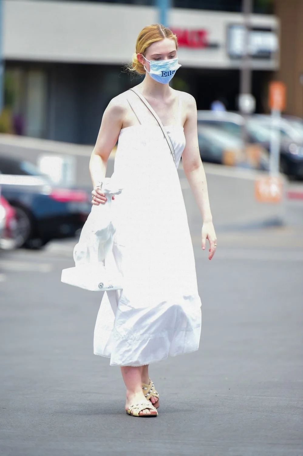 Elle-Fanning-Feet-4992381 image 12