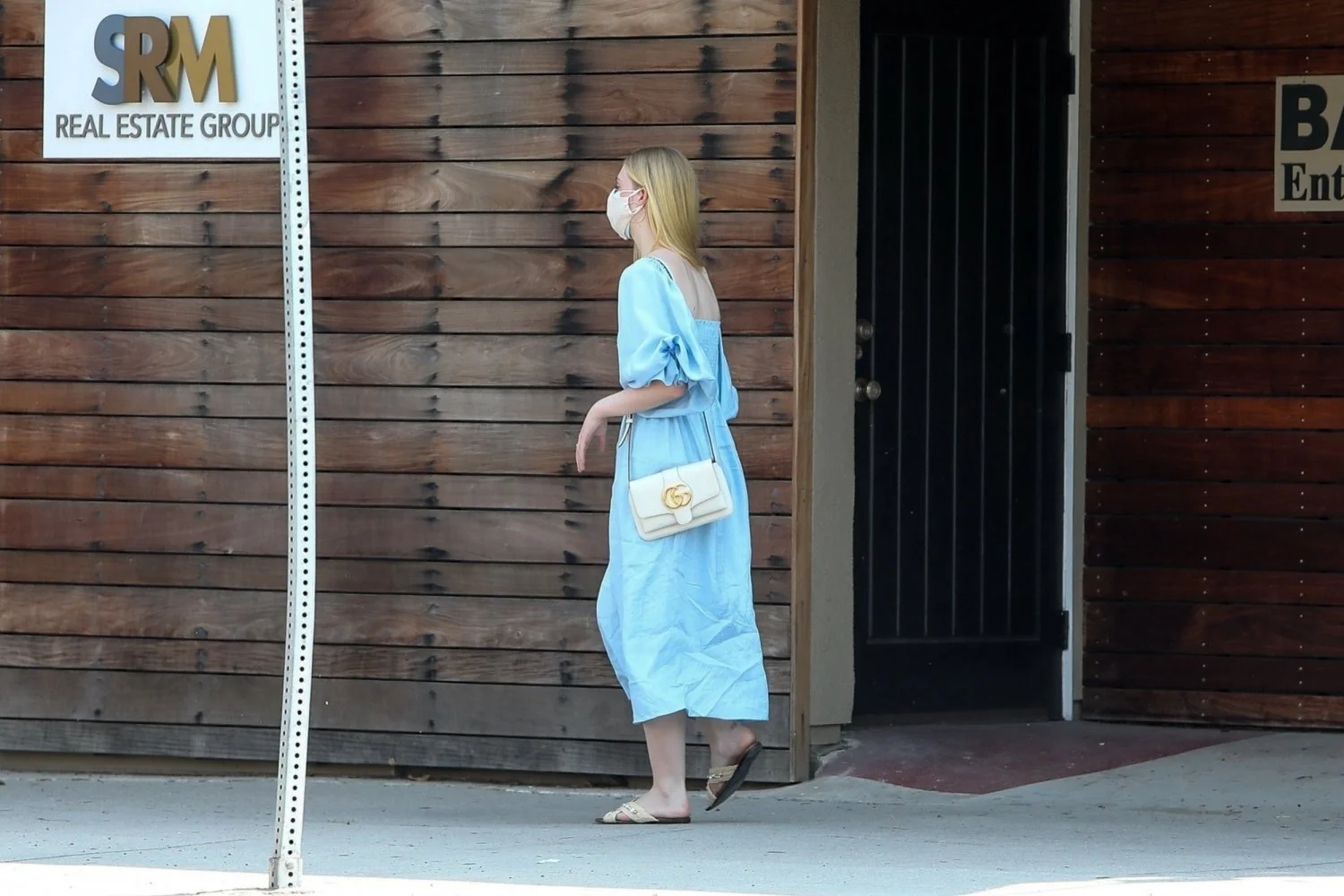 Elle-Fanning-Feet-4992381 image 7