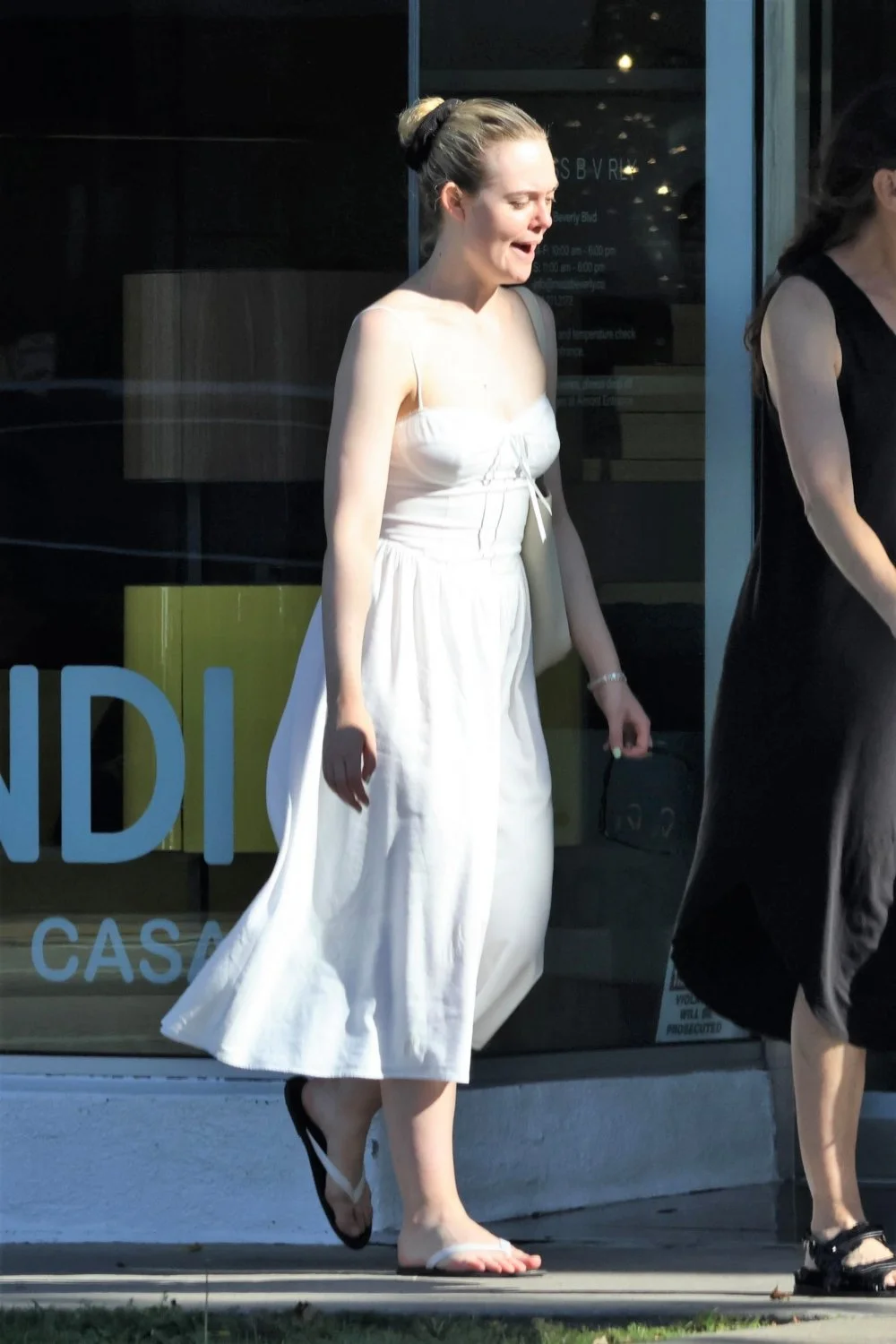 Elle-Fanning-Feet-4992381 image 8
