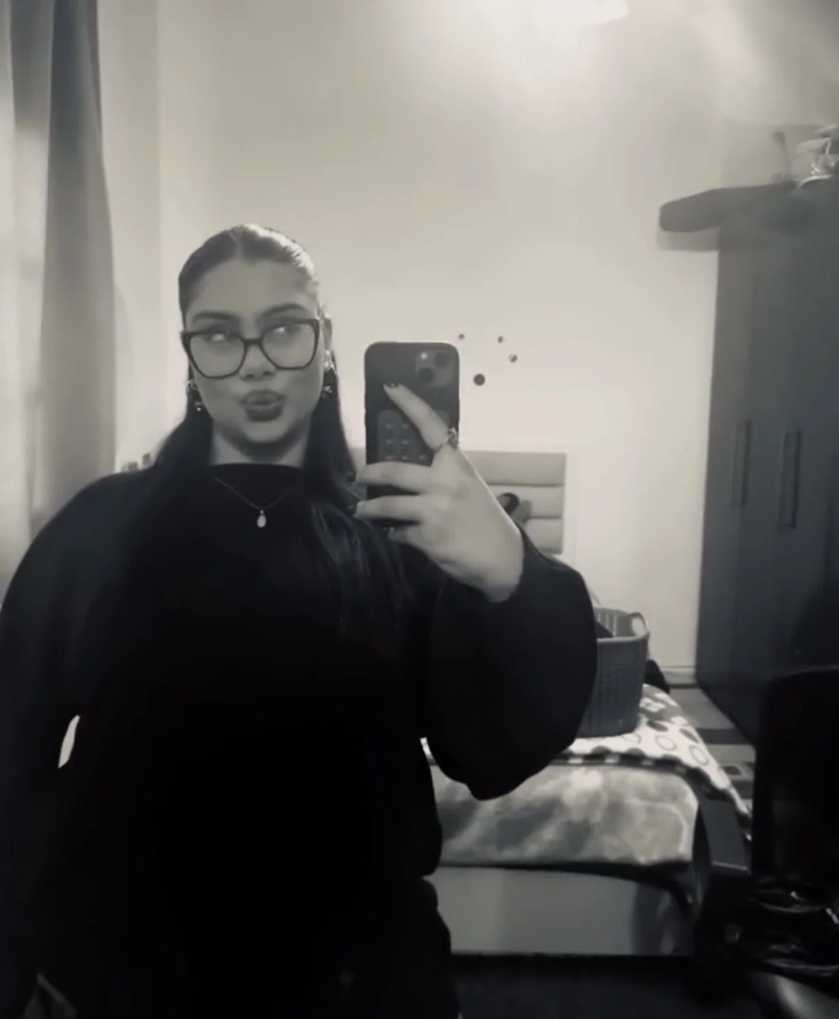 French Arabic sexy TikTok slut spy nude sexy boobs France feet salope pute image 1