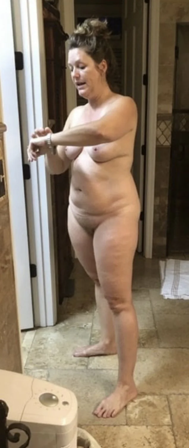Mature Michelle Exposed image 9