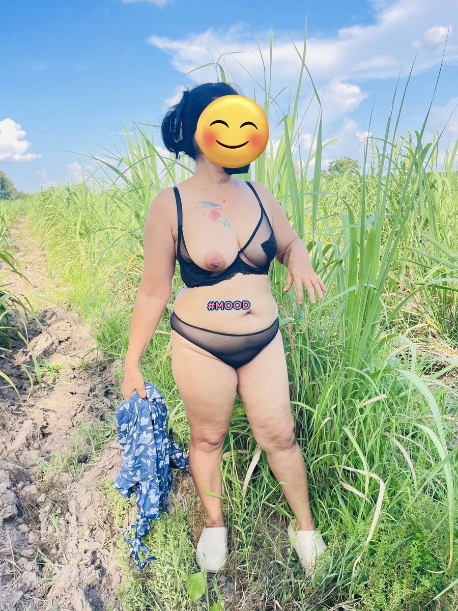 สาวใหญ่ชอบโชว์ image 17