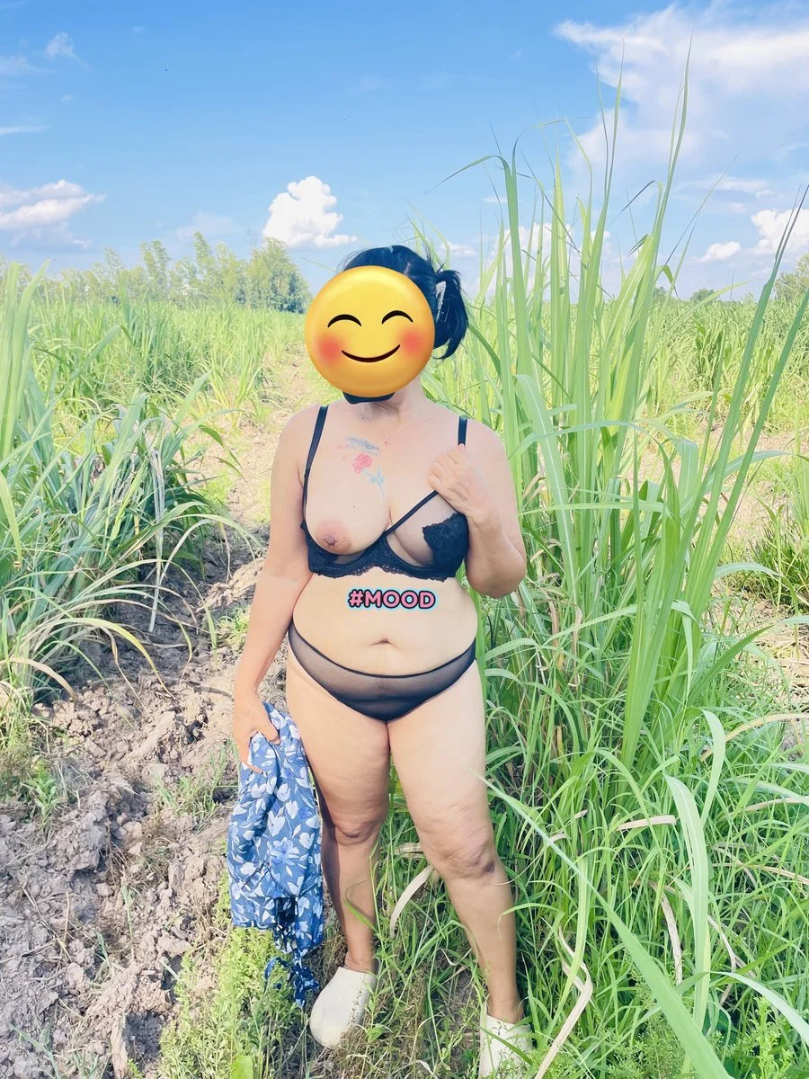 สาวใหญ่ชอบโชว์ image 30