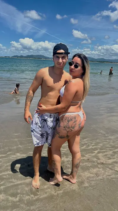 Amador Loira Da Bunda Tatuada Com Plug e Namorado cover image