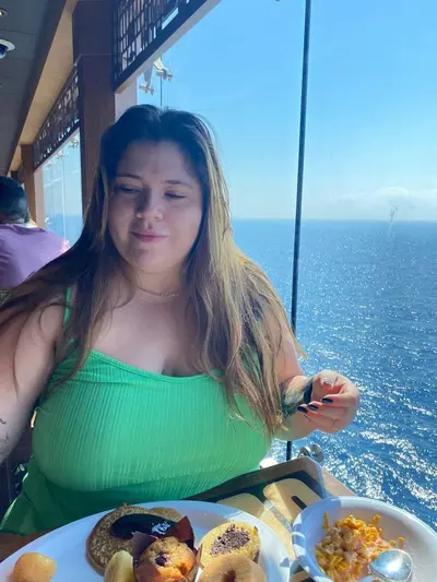 Pagou o lanche e comeu a gorda bucetuda cover image