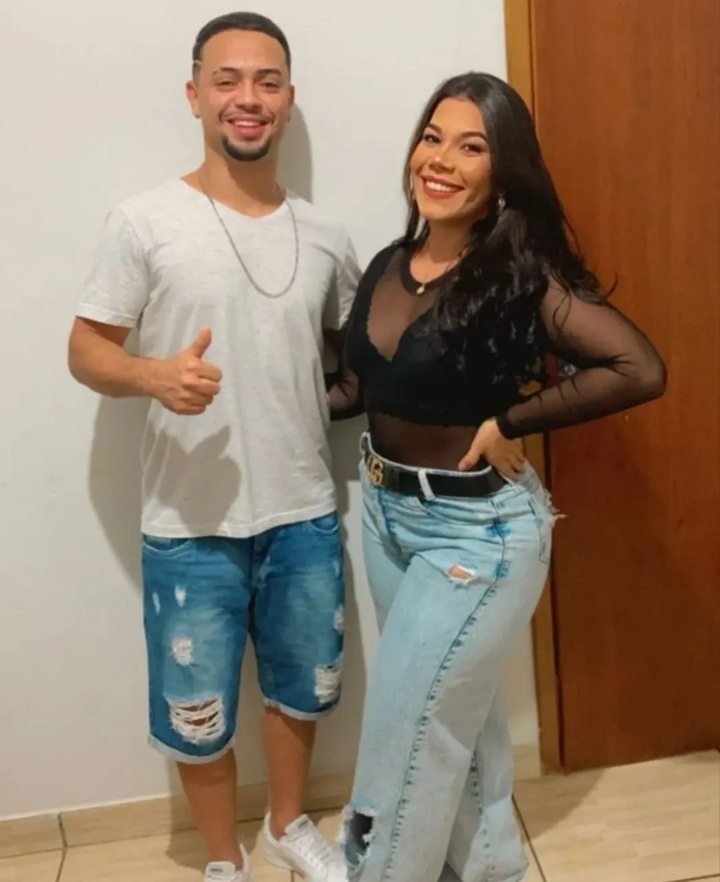 Morena Rabuda, corninho posta foto abrindo o cuzão dela, deve estar querendo chifre image 10