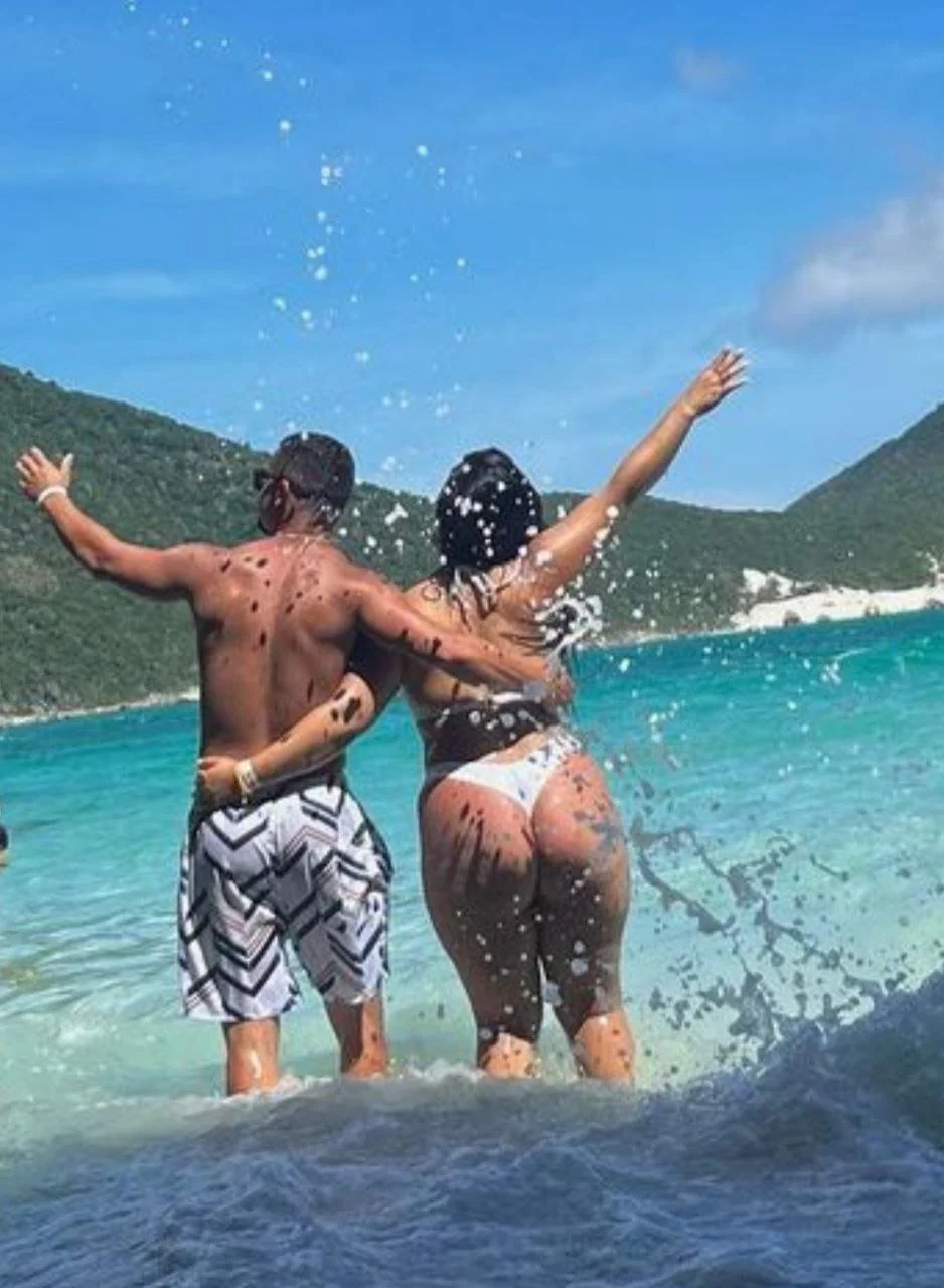 Morena Rabuda, corninho posta foto abrindo o cuzão dela, deve estar querendo chifre image 12