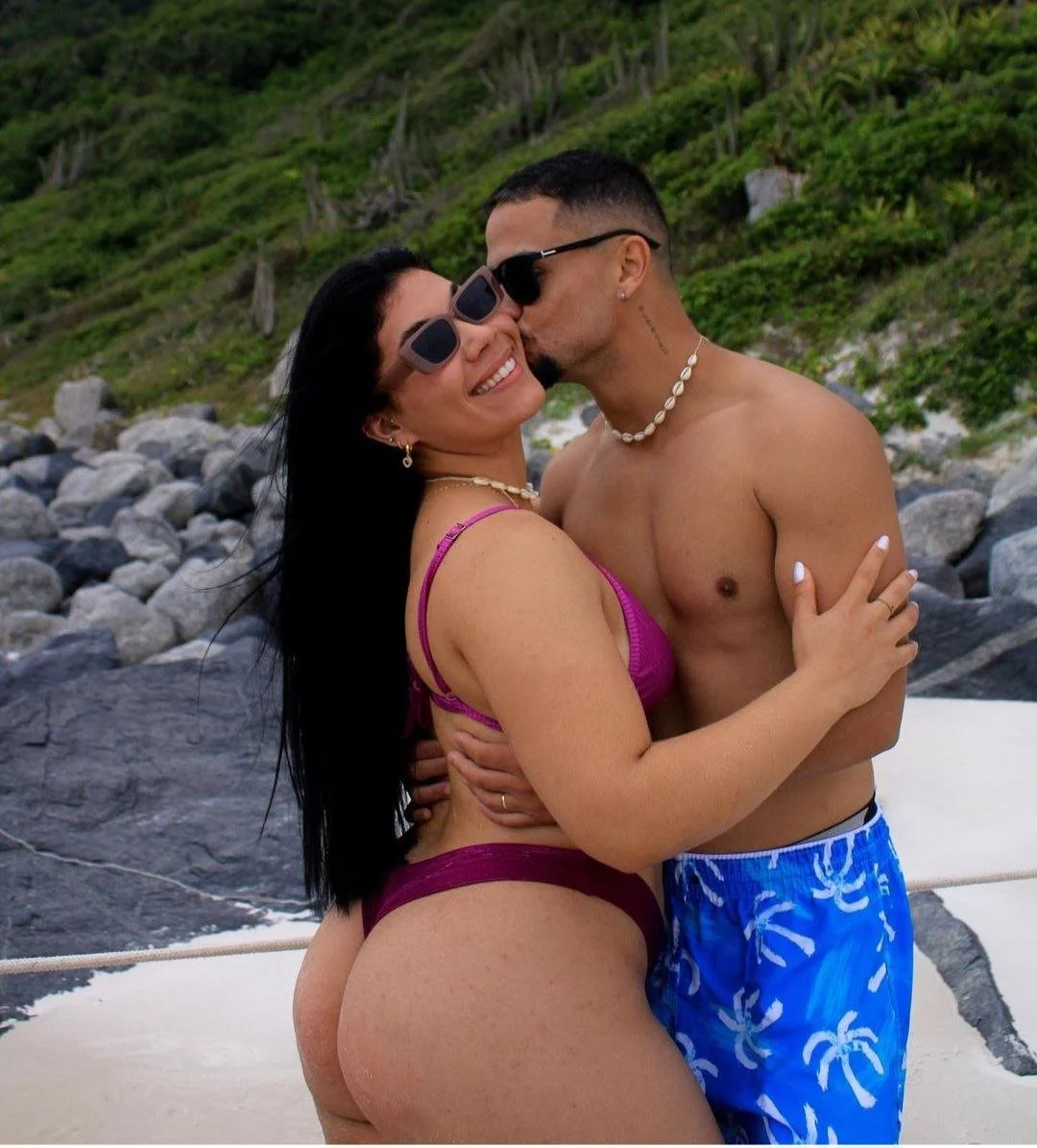 Morena Rabuda, corninho posta foto abrindo o cuzão dela, deve estar querendo chifre image 14
