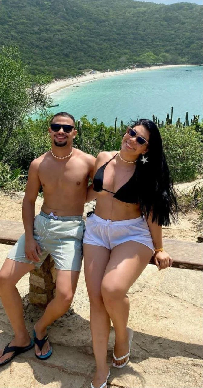 Morena Rabuda, corninho posta foto abrindo o cuzão dela, deve estar querendo chifre image 22