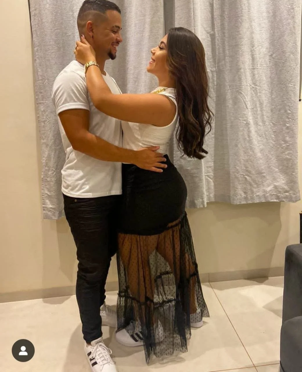 Morena Rabuda, corninho posta foto abrindo o cuzão dela, deve estar querendo chifre image 6