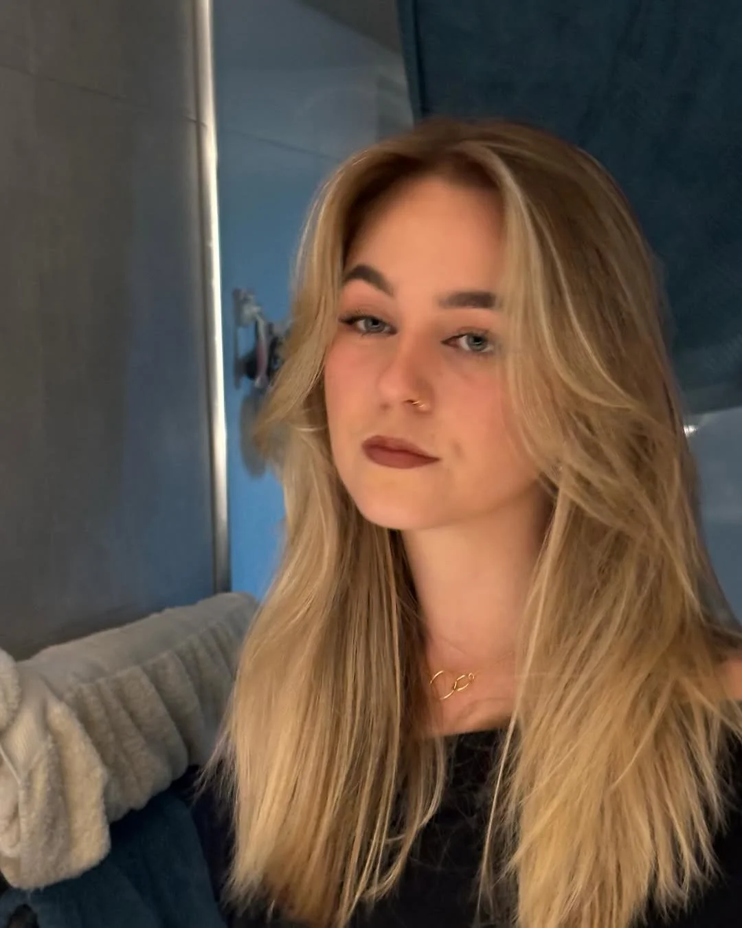 Blonde bombshell Tessa image 13